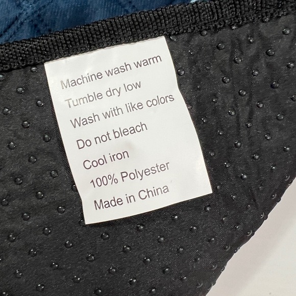 Medium reusable Pet waterproof pad approx 23.5x18”washable great for doorway - Picture 4 of 8